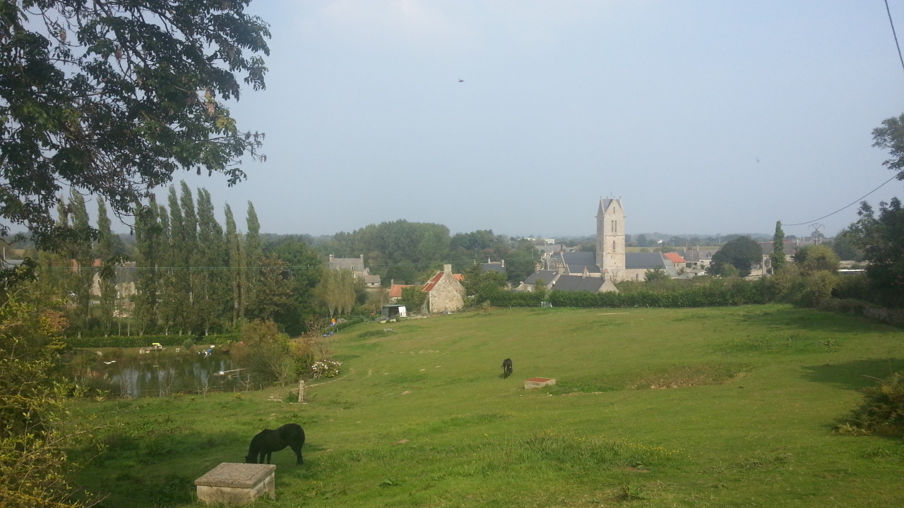 2014 photo du bourg - vue depuis la rue de la forge