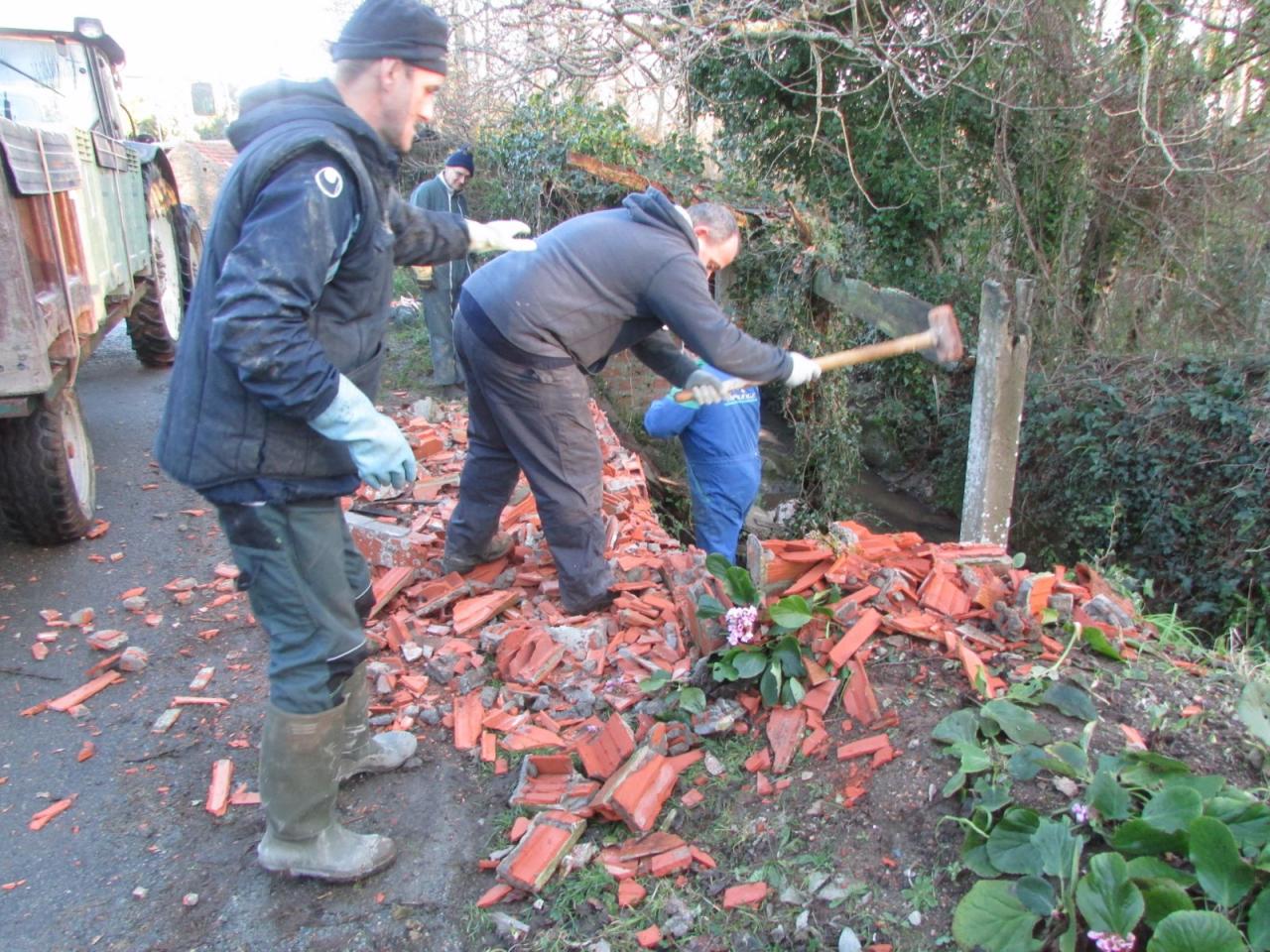 17 01  2015 nettoyage lavoir  rue de la couplière 